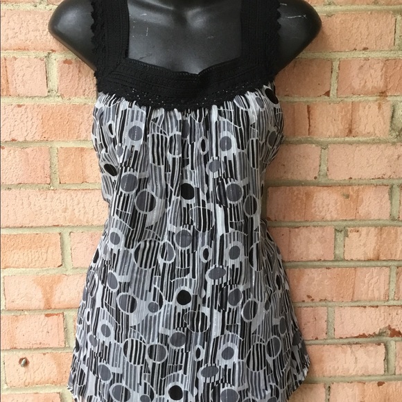 Casual top with crochet trim - Picture 3 of 3